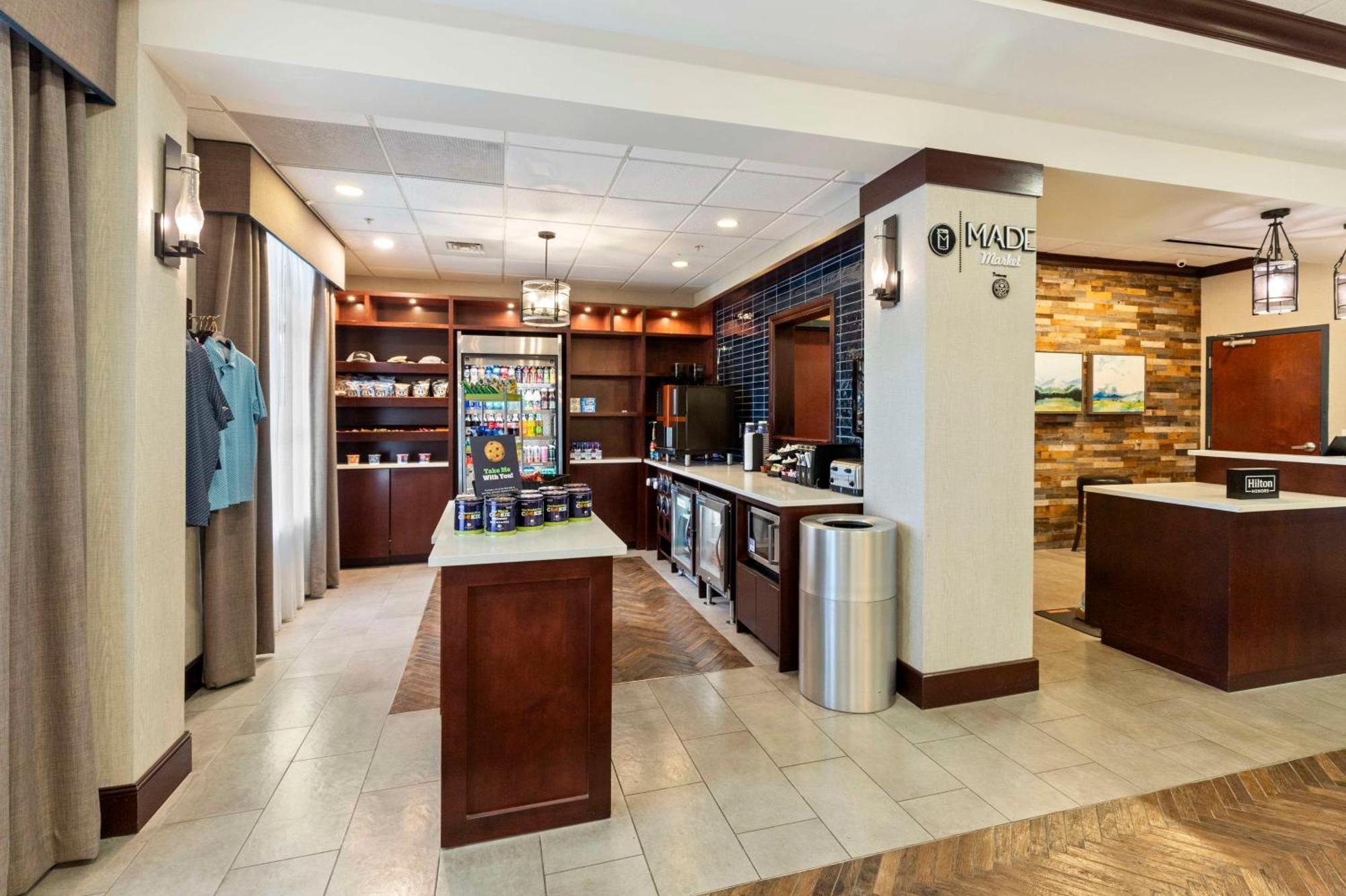 Отель Doubletree By Hilton Front Royal Blue Ridge Shadows Экстерьер фото