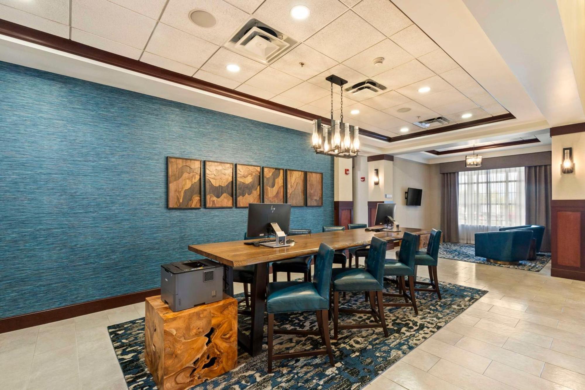 Отель Doubletree By Hilton Front Royal Blue Ridge Shadows Экстерьер фото