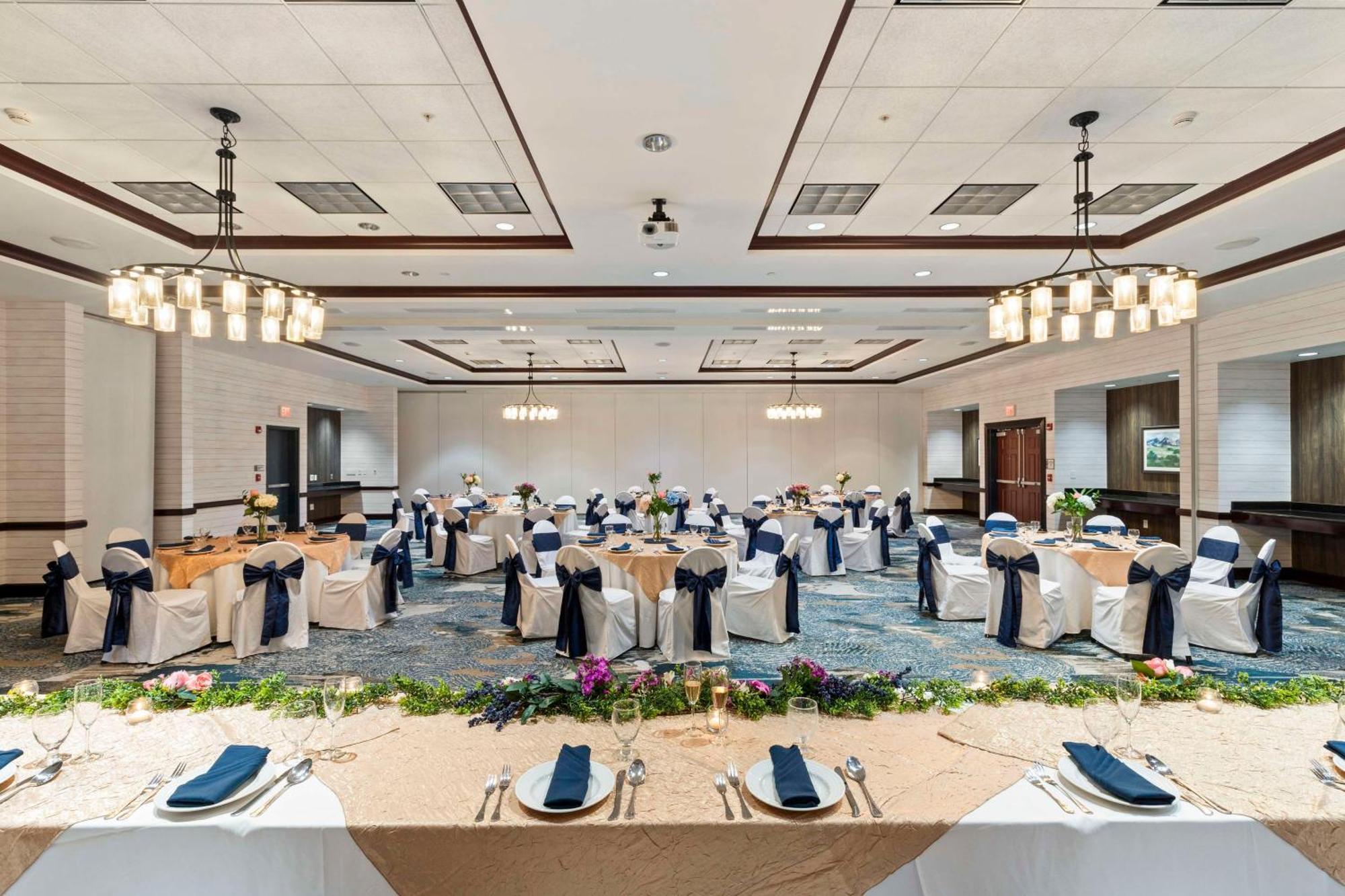 Отель Doubletree By Hilton Front Royal Blue Ridge Shadows Экстерьер фото