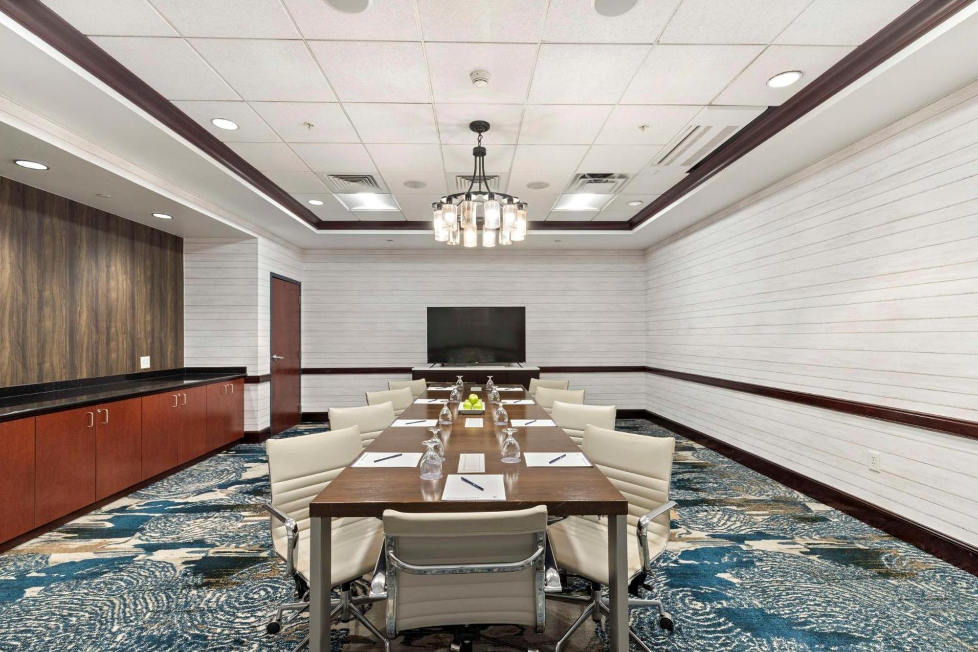 Отель Doubletree By Hilton Front Royal Blue Ridge Shadows Экстерьер фото