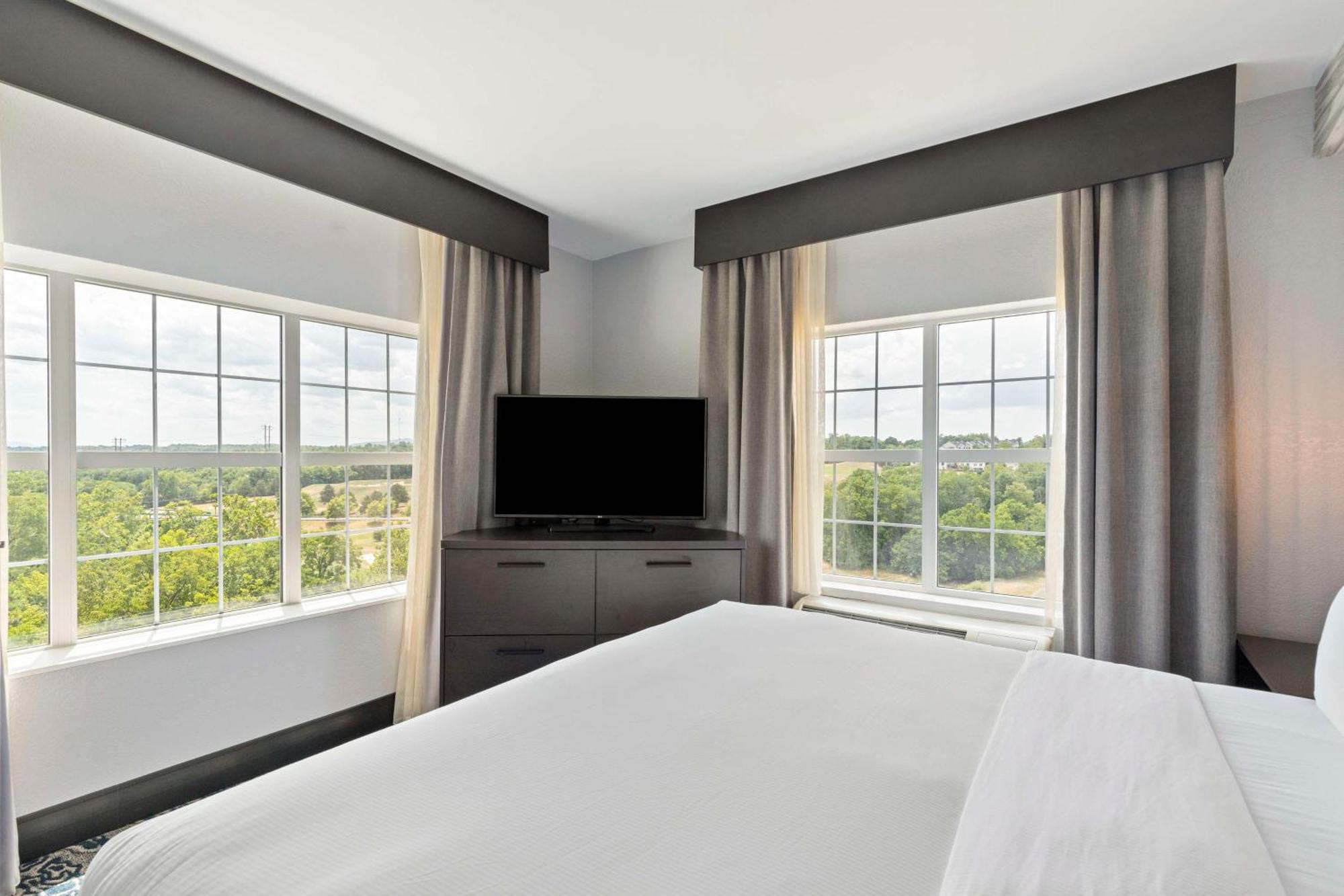 Отель Doubletree By Hilton Front Royal Blue Ridge Shadows Экстерьер фото