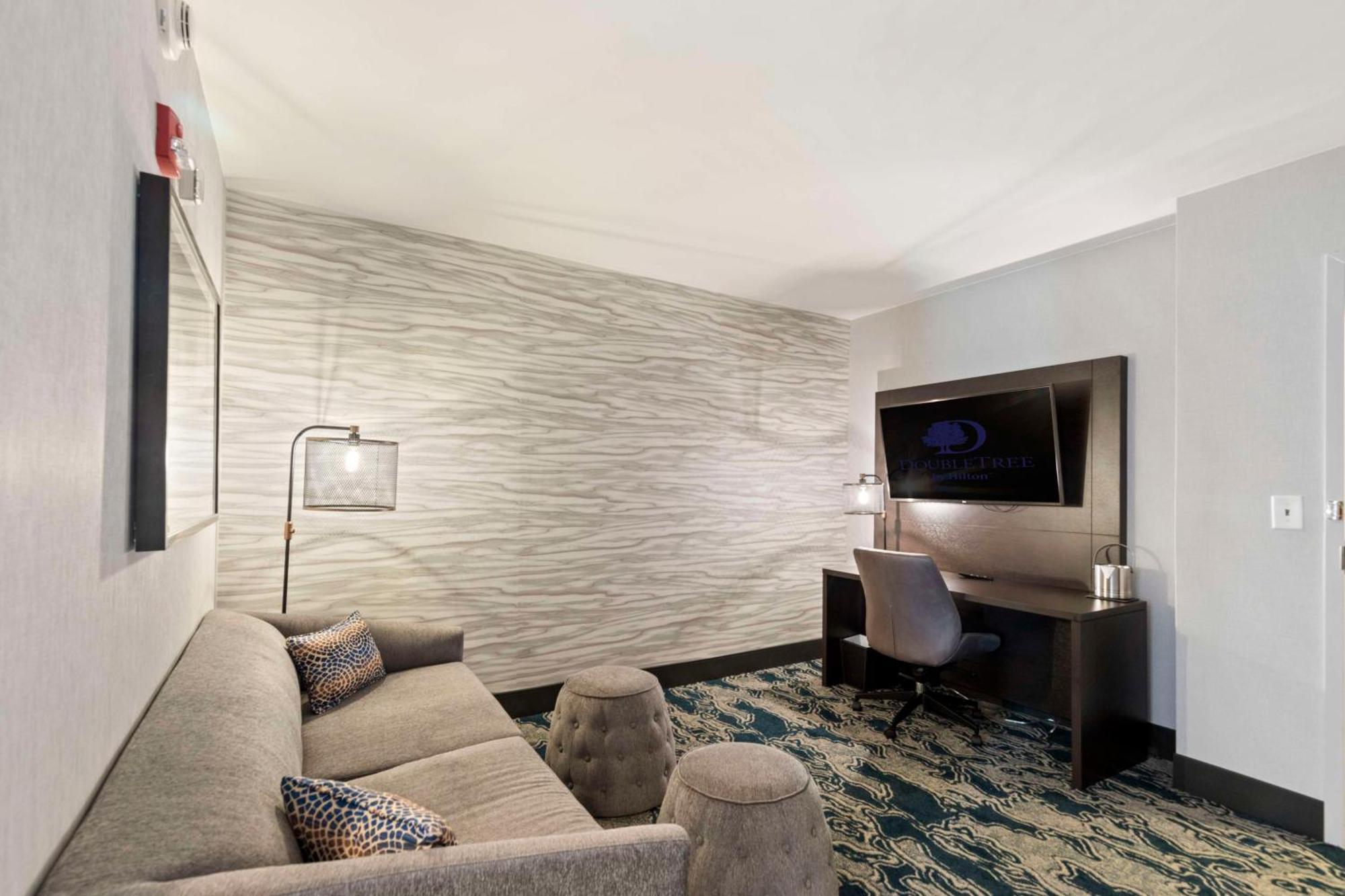 Отель Doubletree By Hilton Front Royal Blue Ridge Shadows Экстерьер фото
