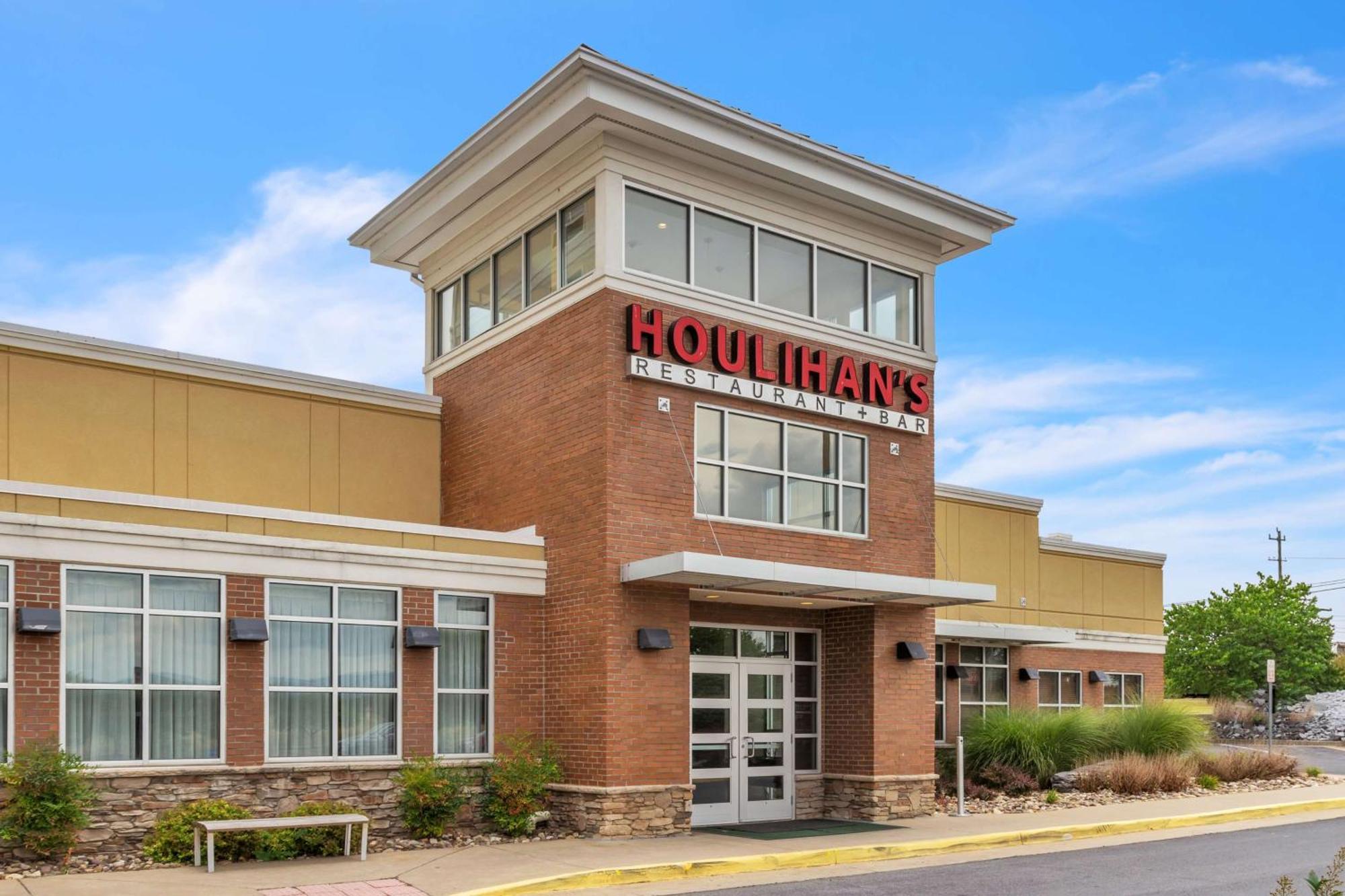 Отель Doubletree By Hilton Front Royal Blue Ridge Shadows Экстерьер фото