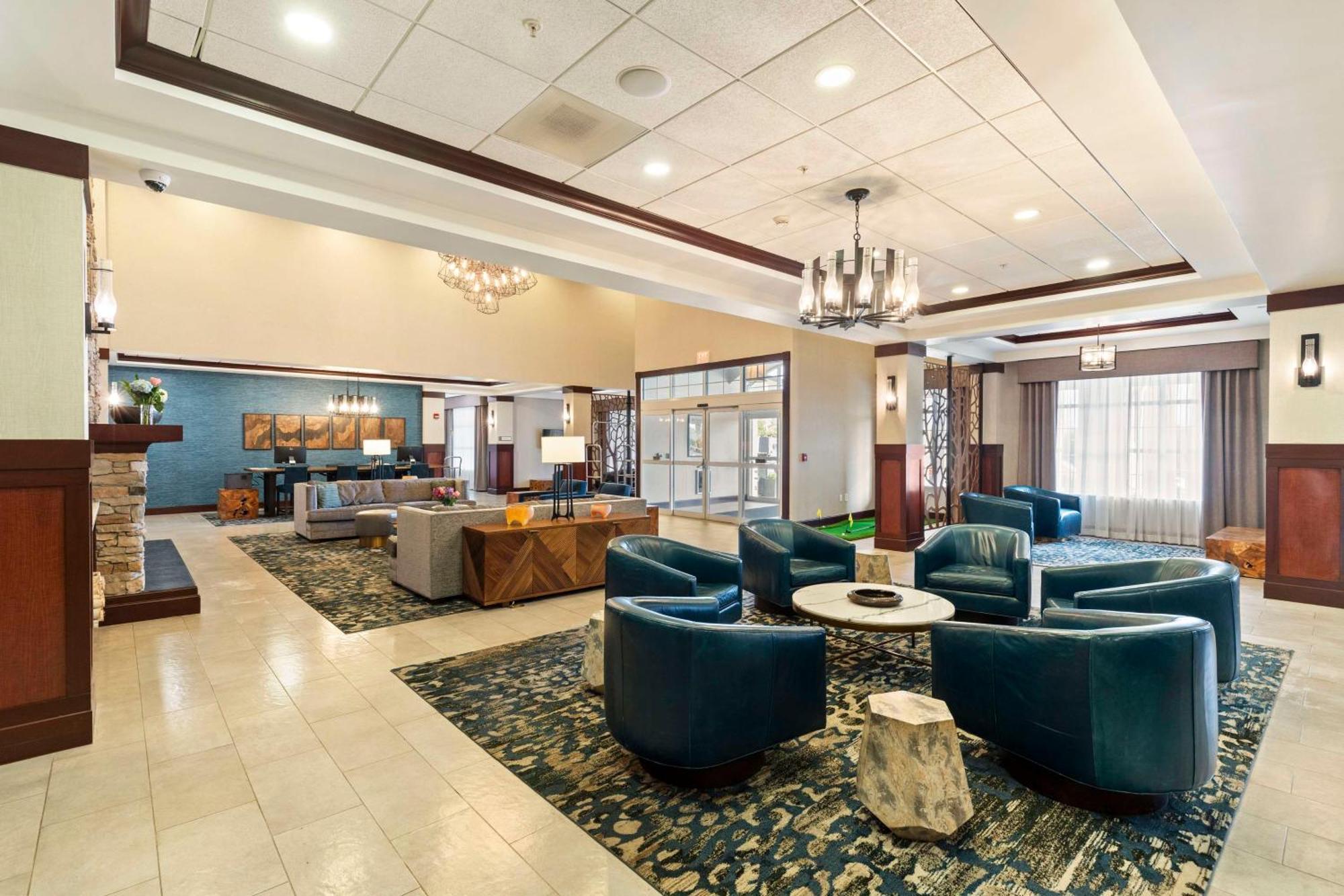 Отель Doubletree By Hilton Front Royal Blue Ridge Shadows Экстерьер фото