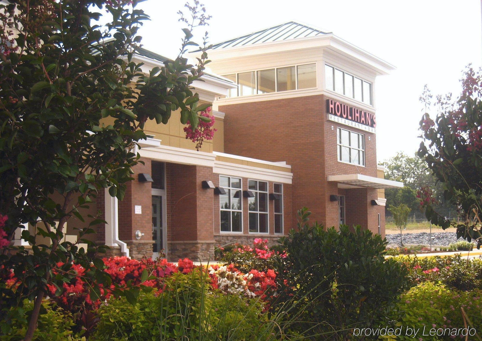 Отель Doubletree By Hilton Front Royal Blue Ridge Shadows Экстерьер фото