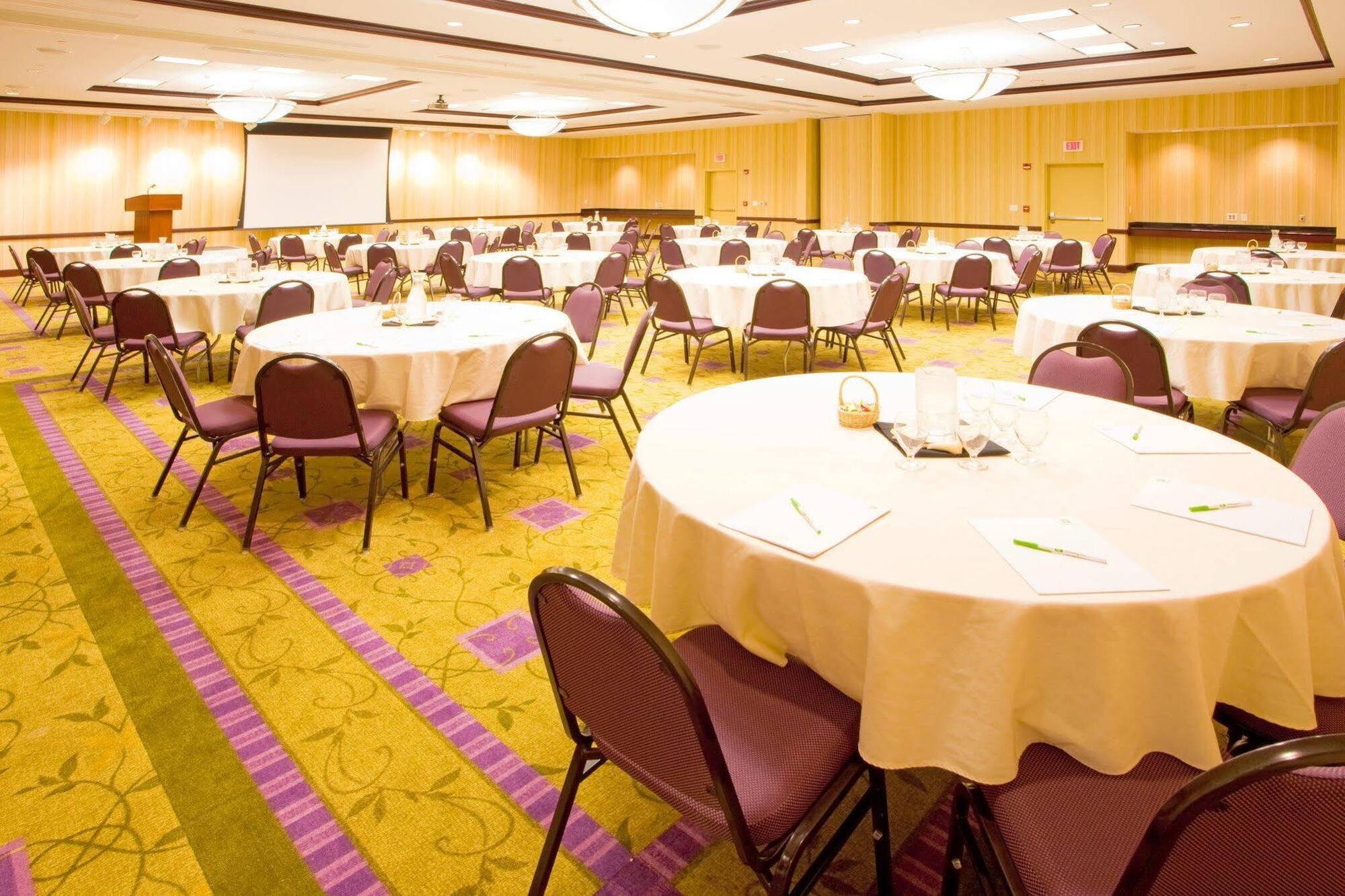 Отель Doubletree By Hilton Front Royal Blue Ridge Shadows Экстерьер фото